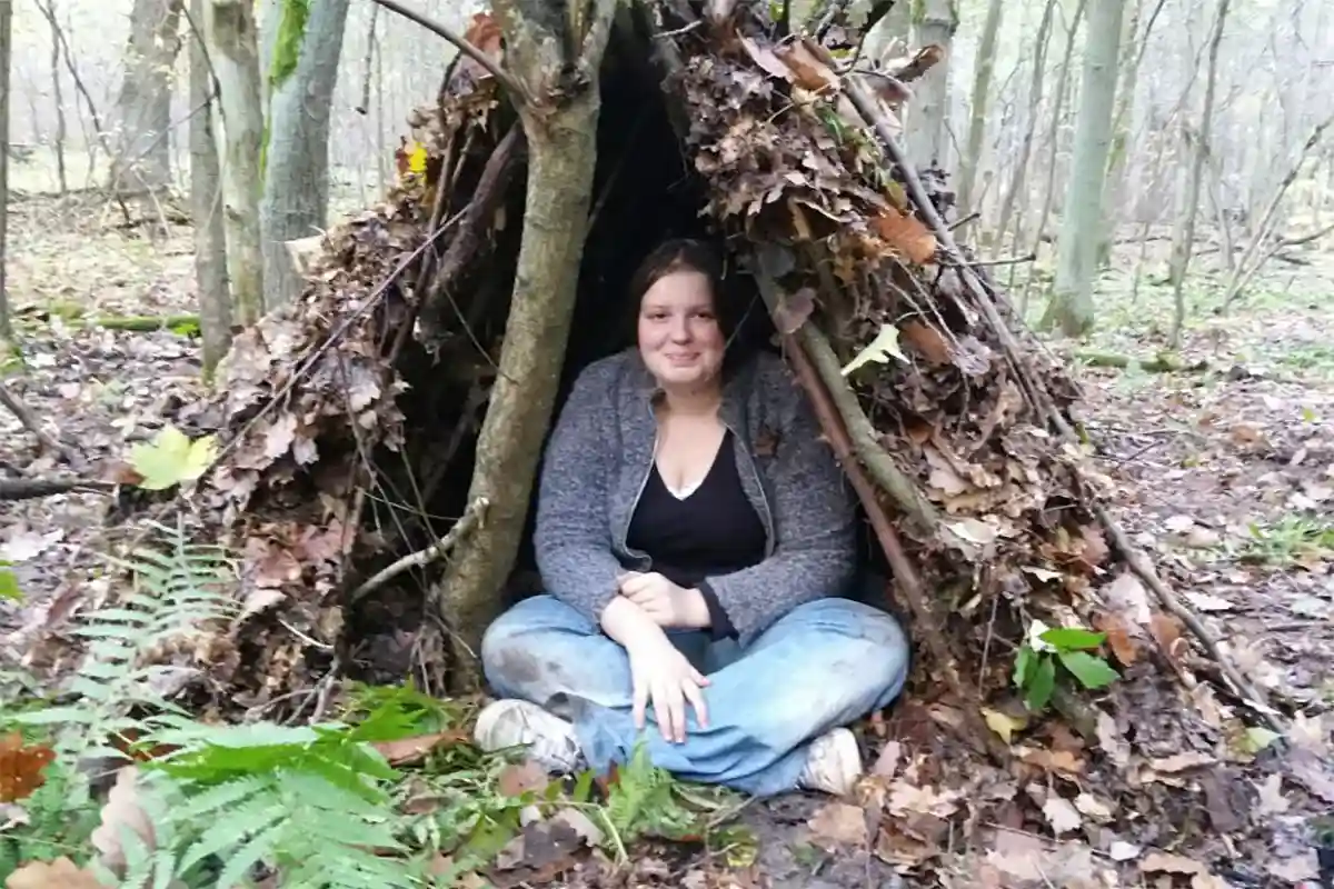 Holzhütte im Wald - Abenteuer im Wald